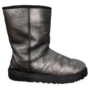 UGG Women’s Classic Short Metallic Grey Leather Winter Boot Size US 9